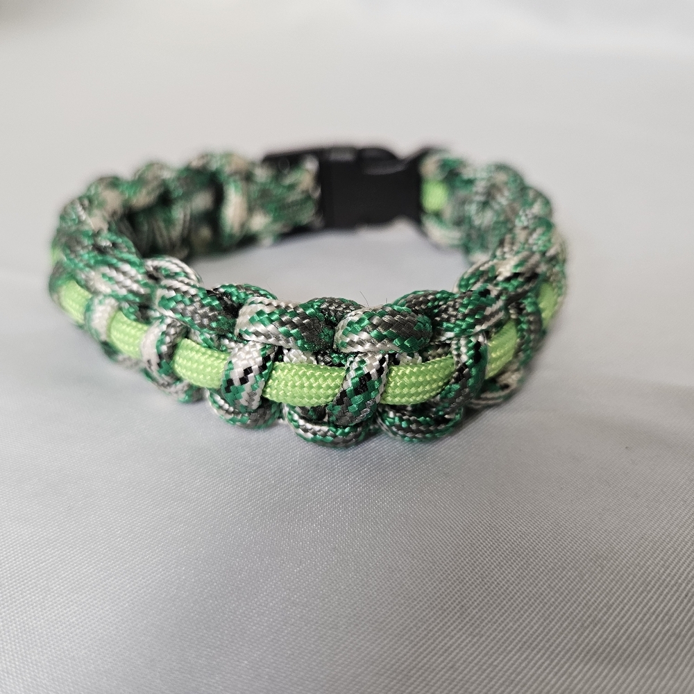 Handmade Green 550 Paracord Bracelet‎ Size 8"